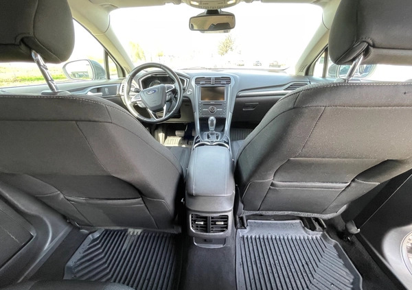 Ford Mondeo cena 51900 przebieg: 257000, rok produkcji 2015 z Warszawa małe 742